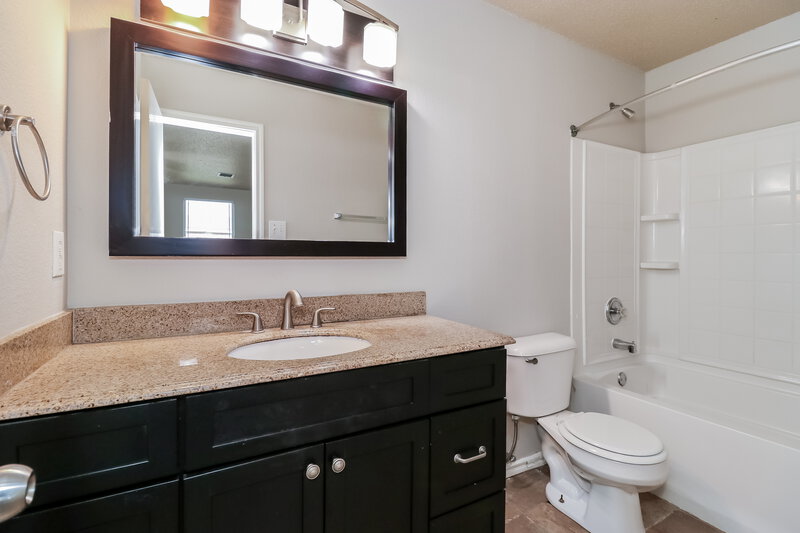 2,550/Mo, 8401 Olivia Meadow Dr Arlington, TX 76002 Main Bathroom View