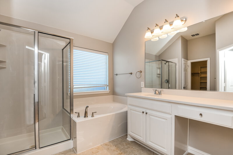 2,450/Mo, 1520 Enchanted Sky Ln Haslet, TX 76052 Main Bathroom View