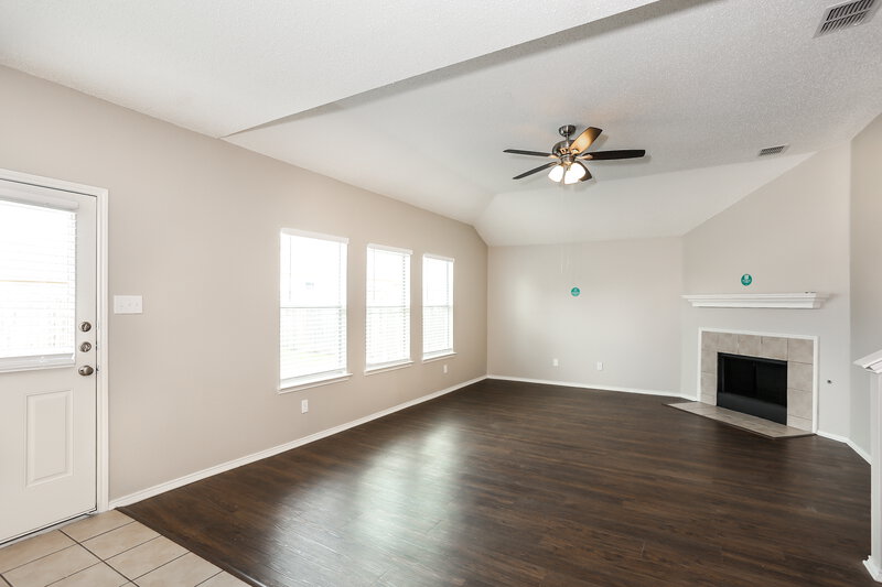 2,120/Mo, 1012 Hanover Dr Forney, TX 75126 Living Room View 3
