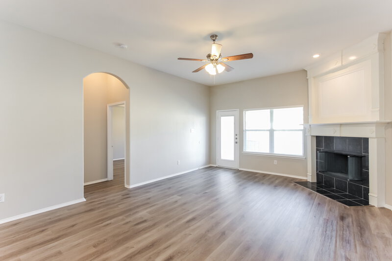 2,510/Mo, 917 Norwood Ln Lancaster, TX 75146 Living Room View