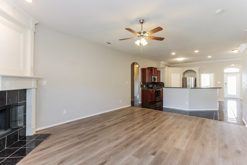 2,510/Mo, 917 Norwood Ln Lancaster, TX 75146 Living Room View 2