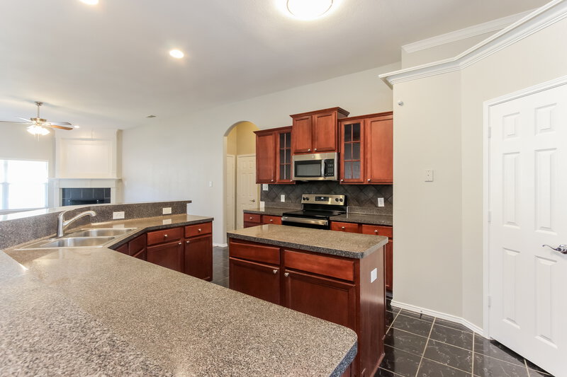 2,510/Mo, 917 Norwood Ln Lancaster, TX 75146 Kitchen View