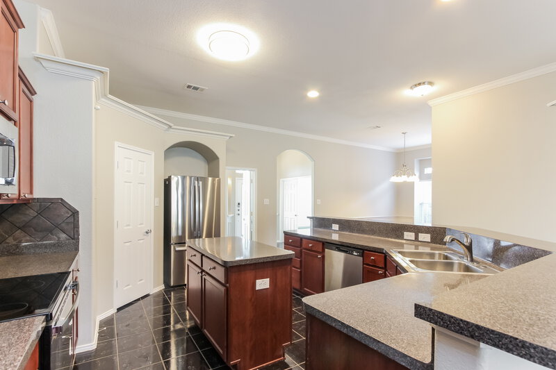 2,510/Mo, 917 Norwood Ln Lancaster, TX 75146 Kitchen View 2