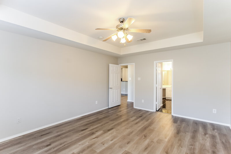 2,510/Mo, 917 Norwood Ln Lancaster, TX 75146 Main Bedroom View