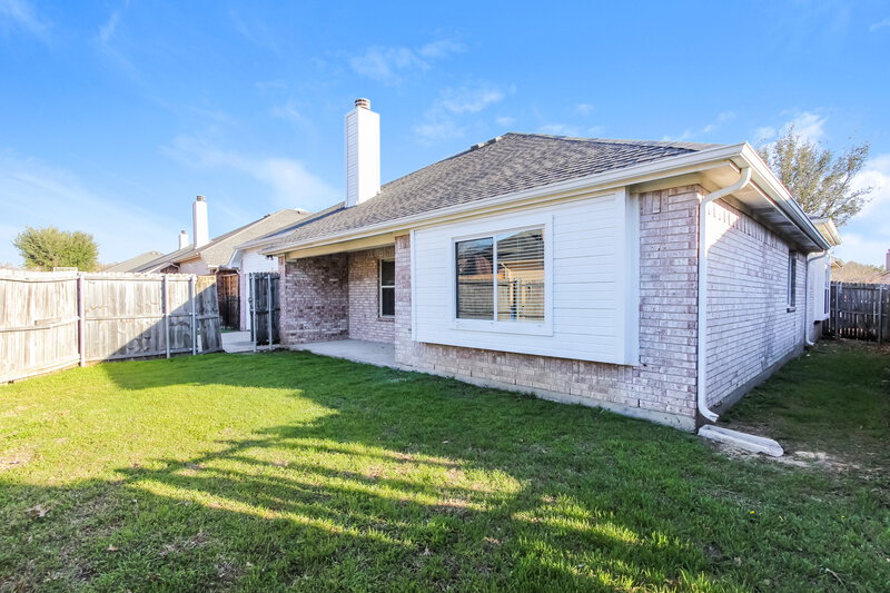 2,510/Mo, 917 Norwood Ln Lancaster, TX 75146 Rear View
