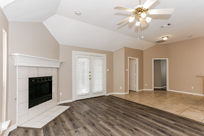 2,530/Mo, 863 Sonora Ln Grand Prairie, TX 75052 Living Room View