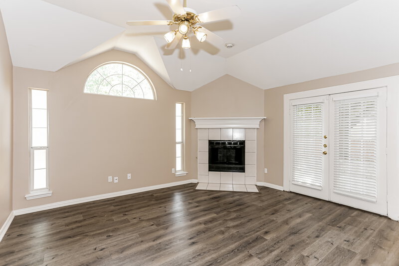 2,530/Mo, 863 Sonora Ln Grand Prairie, TX 75052 Living Room View 2