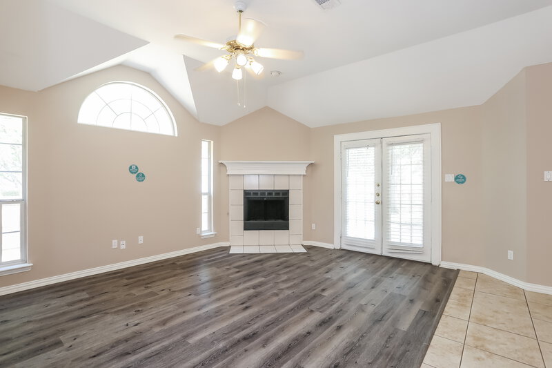 2,265/Mo, 863 Sonora Ln Grand Prairie, TX 75052 Living Room View