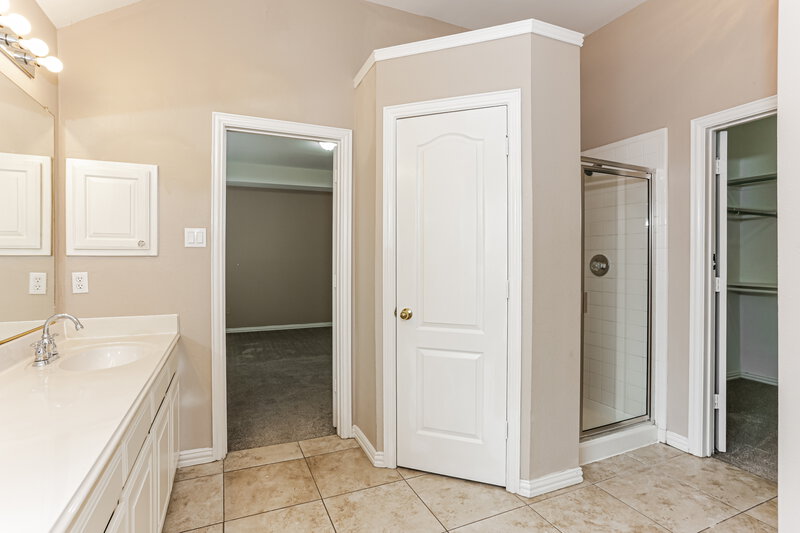 2,530/Mo, 863 Sonora Ln Grand Prairie, TX 75052 Main Bathroom View 2
