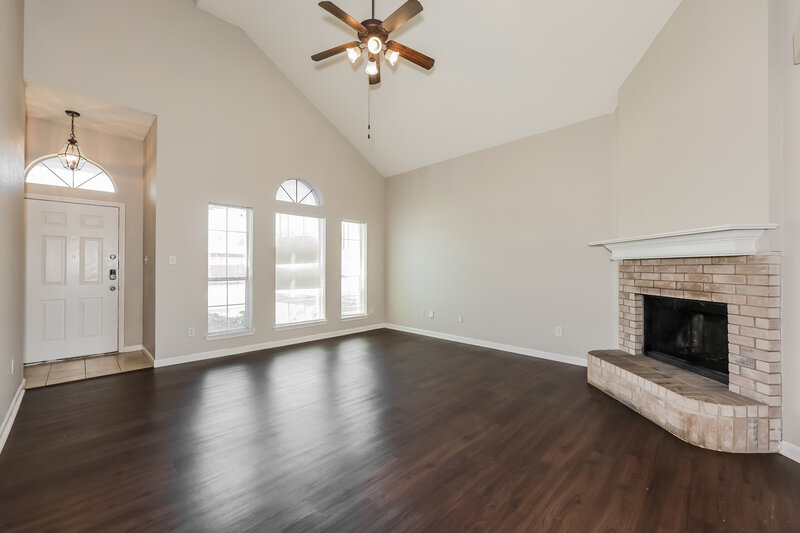 2,410/Mo, 2400 Stagecoach St Fort Worth, TX 76133 Living Room View