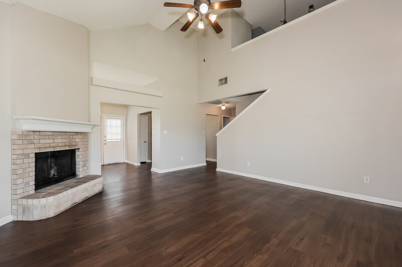 2,410/Mo, 2400 Stagecoach St Fort Worth, TX 76133 Living Room View 2