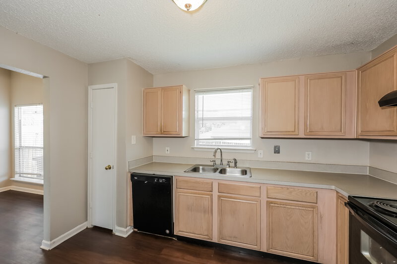 2,410/Mo, 2400 Stagecoach St Fort Worth, TX 76133 Kitchen View 2