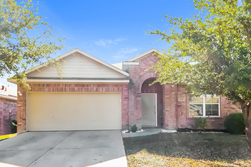 2,250/Mo, 3220 Royal Crest Dr Fort Worth, TX 76140 External View