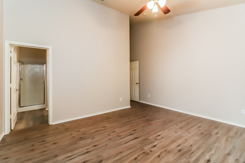 2,250/Mo, 3220 Royal Crest Dr Fort Worth, TX 76140 Main Bedroom View 2