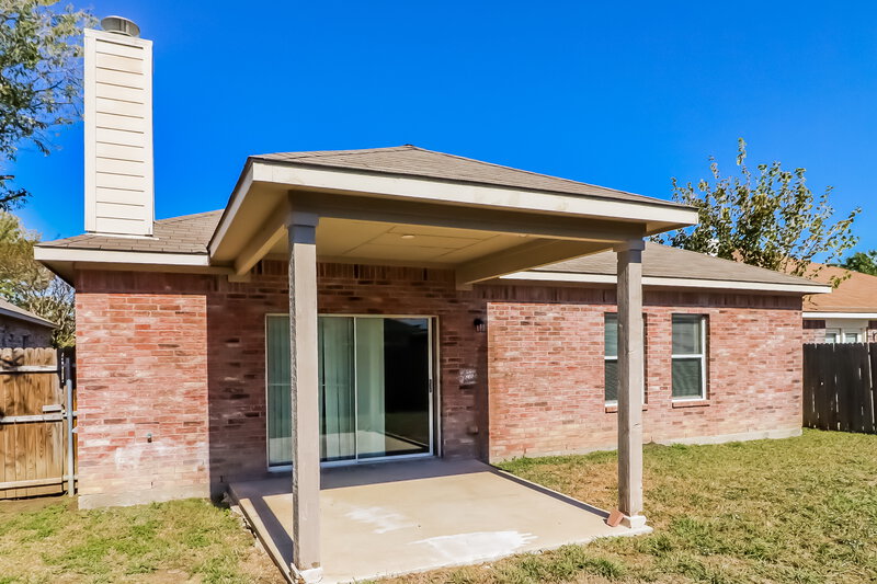 2,250/Mo, 3220 Royal Crest Dr Fort Worth, TX 76140 Rear View
