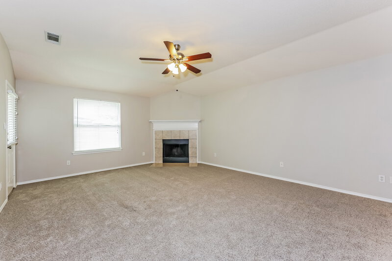 2,470/Mo, 705 Gull Cir Saginaw, TX 76131 Main Bedroom View