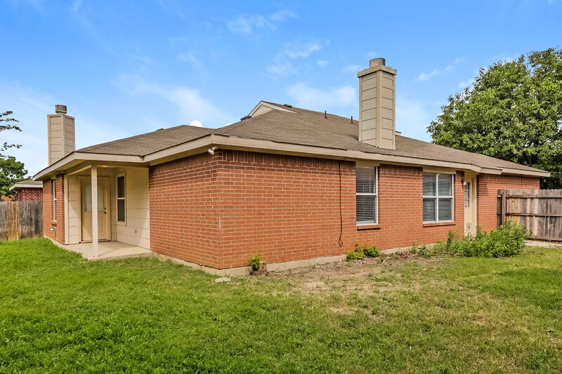2,470/Mo, 705 Gull Cir Saginaw, TX 76131 Rear View