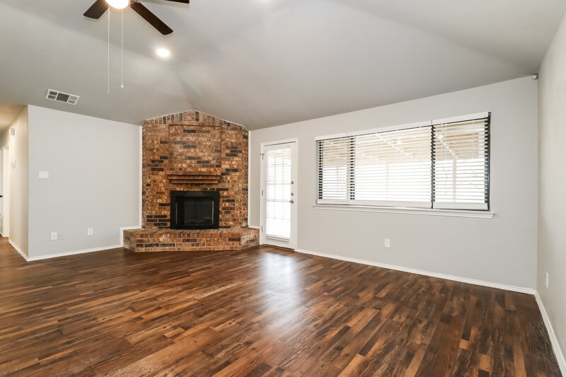 2,860/Mo, 10229 Stoney Bridge Rd Fort Worth, TX 76108 Living Room View