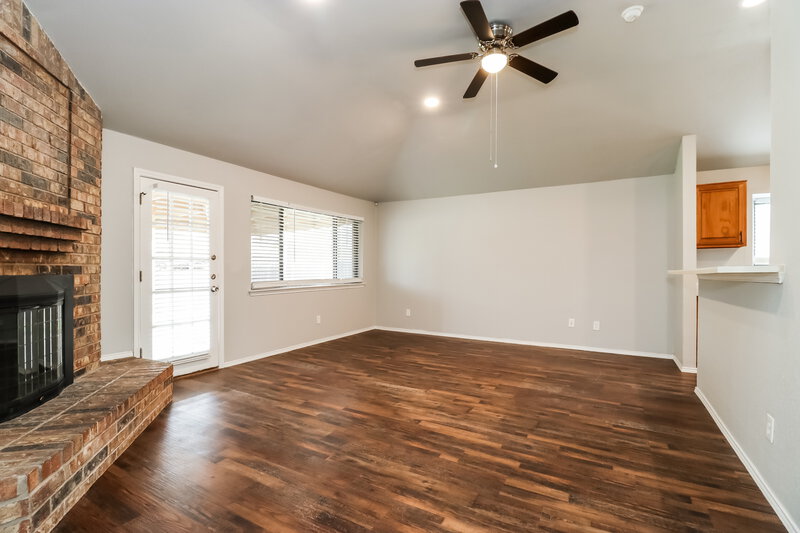2,860/Mo, 10229 Stoney Bridge Rd Fort Worth, TX 76108 Living Room View 2