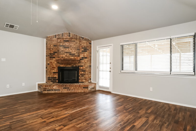 2,860/Mo, 10229 Stoney Bridge Rd Fort Worth, TX 76108 Living Room View 3