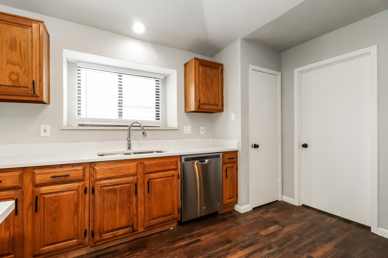 2,860/Mo, 10229 Stoney Bridge Rd Fort Worth, TX 76108 Kitchen View 2