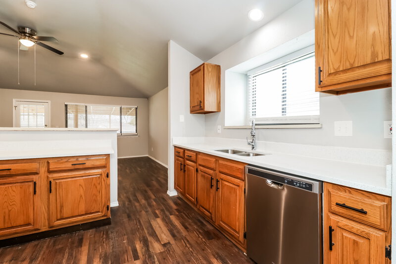 2,860/Mo, 10229 Stoney Bridge Rd Fort Worth, TX 76108 Kitchen View 3
