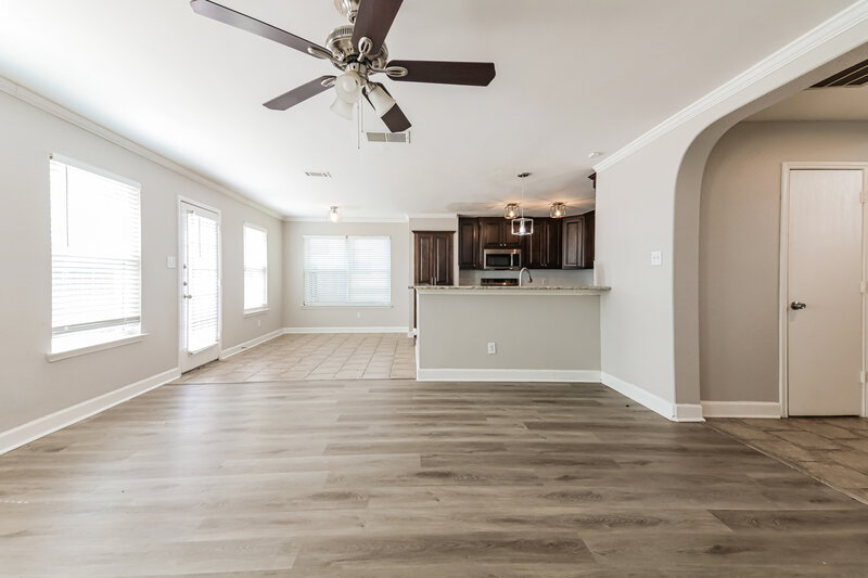 2,275/Mo, 1110 Hampton Dr Forney, TX 75126 Living Room View 2