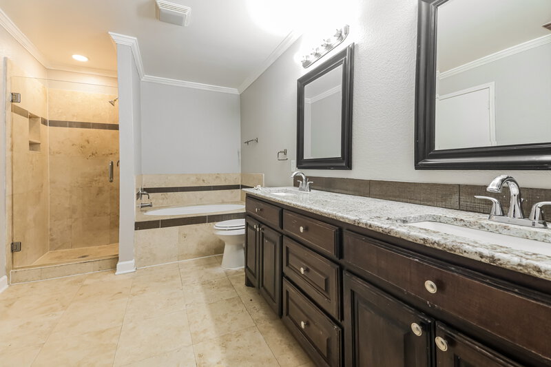 2,275/Mo, 1110 Hampton Dr Forney, TX 75126 Main Bathroom View