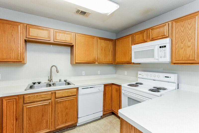 2,360/Mo, 4532 Stones River Rd Grand Prairie, TX 75052 Kitchen View