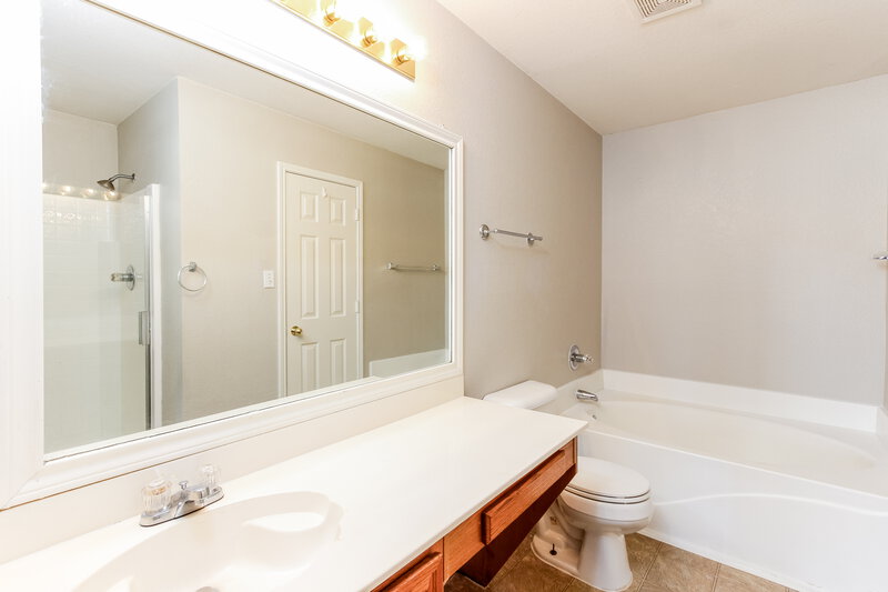 2,360/Mo, 4532 Stones River Rd Grand Prairie, TX 75052 Main Bathroom View