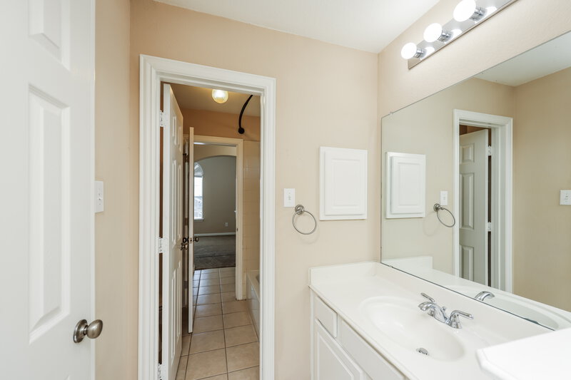 3,280/Mo, 3405 Marymount Dr Denton, TX 76210 Bathroom View
