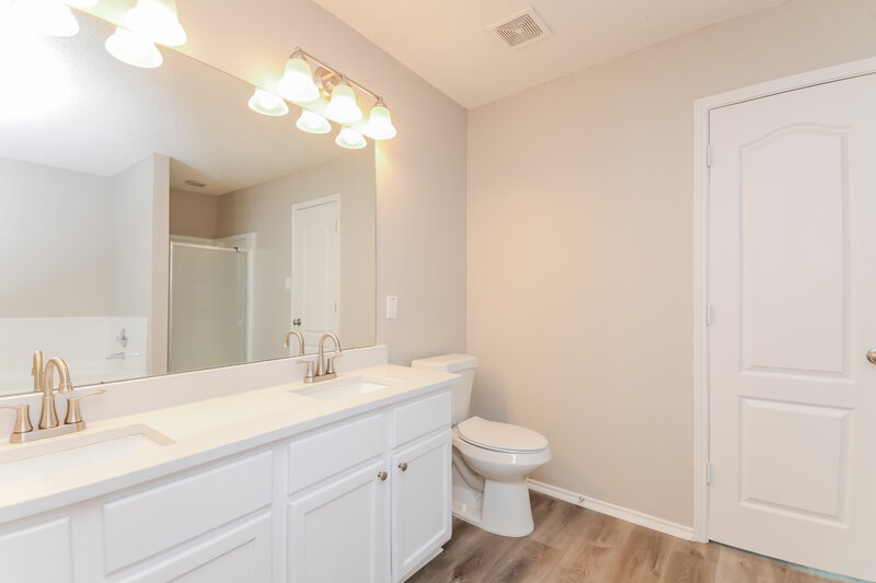 2,720/Mo, 138 Hampshire Ln Rockwall, TX 75032 Main Bathroom View