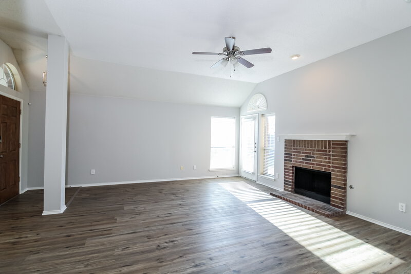 1,775/Mo, 2920 Oakshire St Denton, TX 76209 Living Room View 5