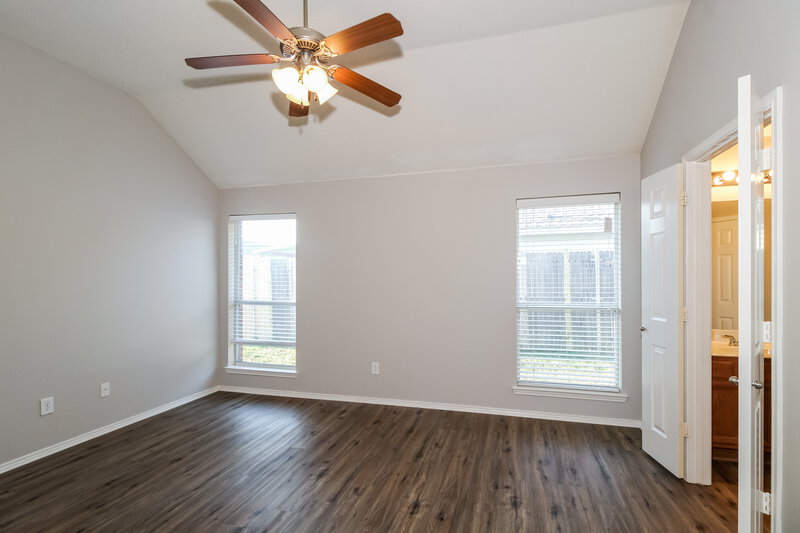 1,775/Mo, 2920 Oakshire St Denton, TX 76209 Main Bedroom View