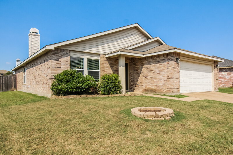 2,140/Mo, 7620 Shoal Bnd Denton, TX 76210 Front View