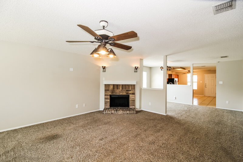 2,140/Mo, 7620 Shoal Bnd Denton, TX 76210 Living Room View