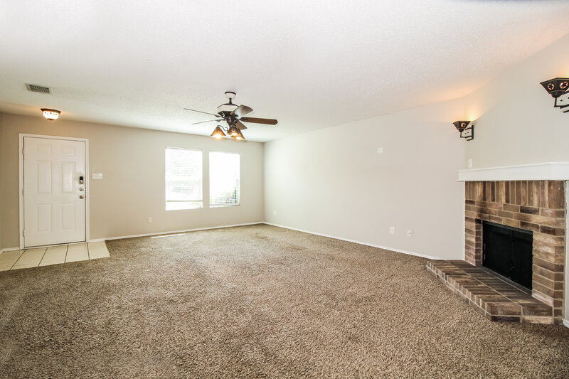 2,140/Mo, 7620 Shoal Bnd Denton, TX 76210 Living Room View 2