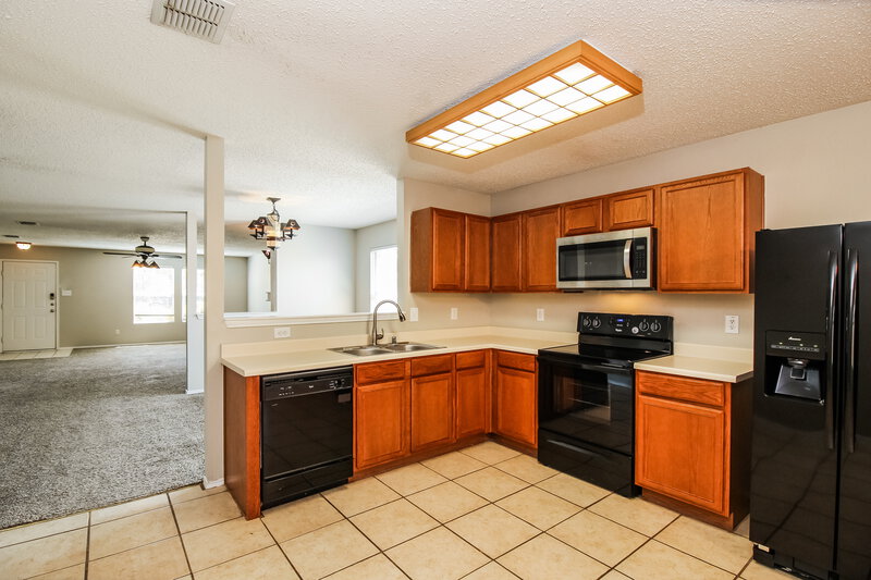 2,140/Mo, 7620 Shoal Bnd Denton, TX 76210 Kitchen View