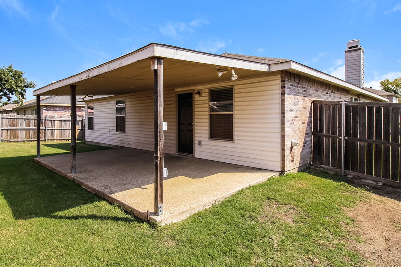 2,140/Mo, 7620 Shoal Bnd Denton, TX 76210 Rear View