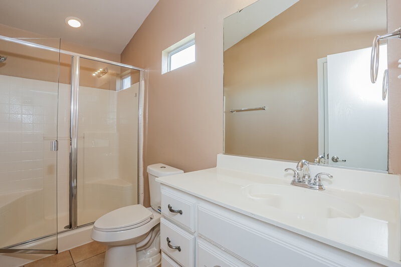 1,760/Mo, 6440 Regina Dr Fort Worth, TX 76131 Main Bathroom View