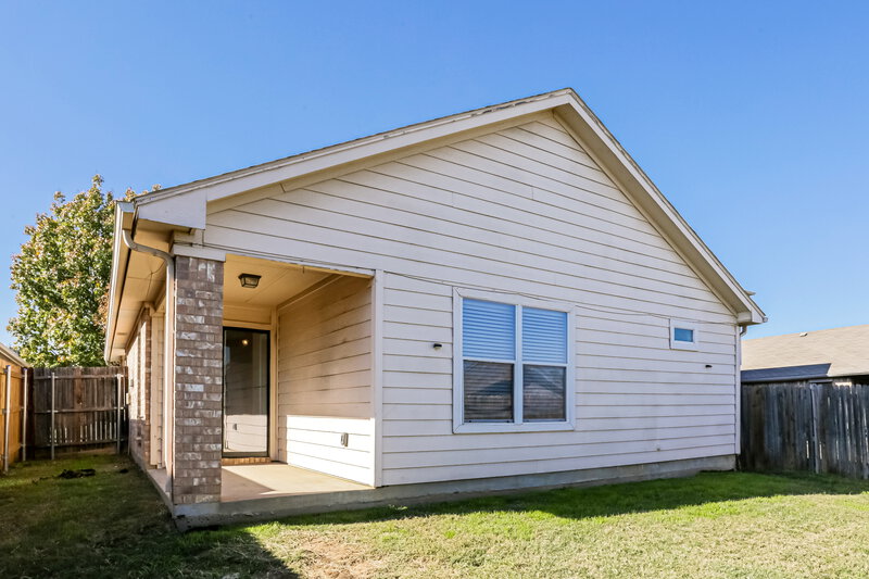 1,760/Mo, 6440 Regina Dr Fort Worth, TX 76131 Rear View 2