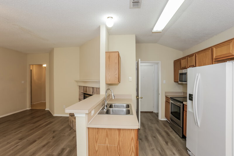 1,785/Mo, 6366 Twilight Cir Fort Worth, TX 76179 Kitchen View 3