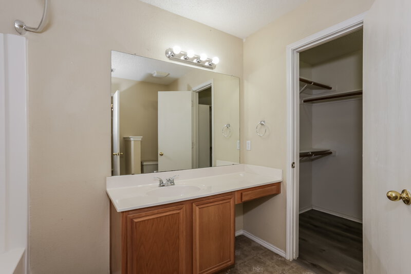 1,785/Mo, 6366 Twilight Cir Fort Worth, TX 76179 Main Bathroom View