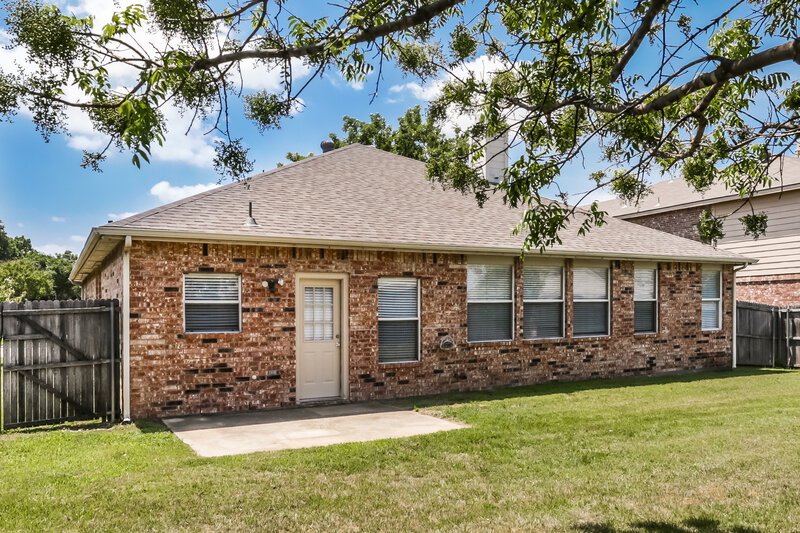 2,260/Mo, 2713 Meadowview Dr Corinth, TX 76210 Rear View 2
