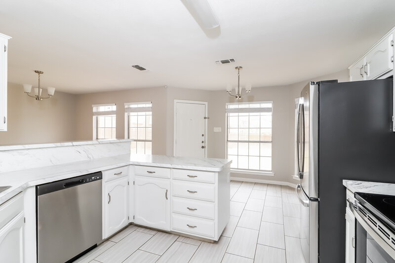 2,380/Mo, 10328 Gray Oak Ln Fort Worth, TX 76108 Kitchen View 2