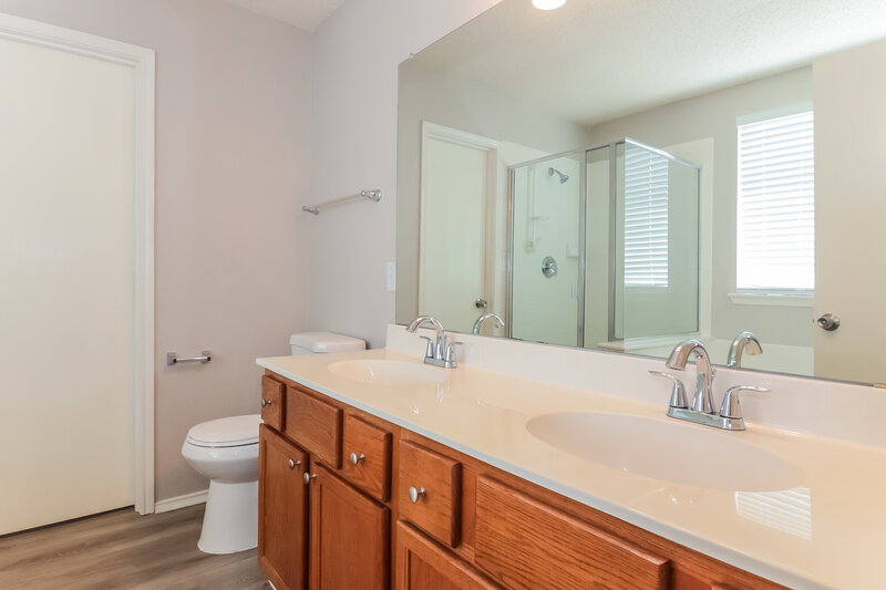 2,035/Mo, 145 Redbud Dr Forney, TX 75126 Main Bathroom View
