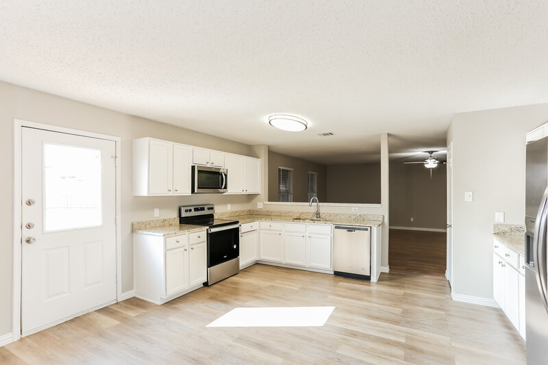 3,250/Mo, 820 Hontley Dr Arlington, TX 76001 Kitchen View