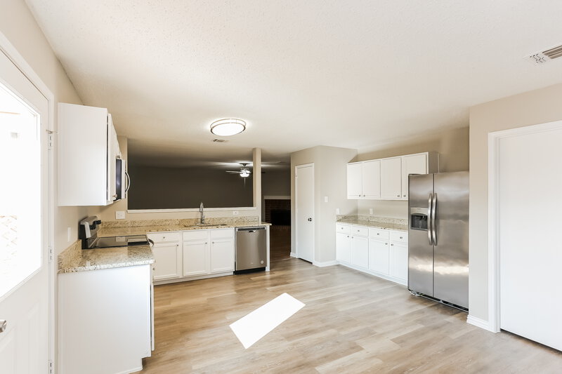 3,250/Mo, 820 Hontley Dr Arlington, TX 76001 Kitchen View 2
