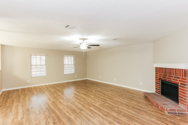 3,250/Mo, 820 Hontley Dr Arlington, TX 76001 Family Room View 3