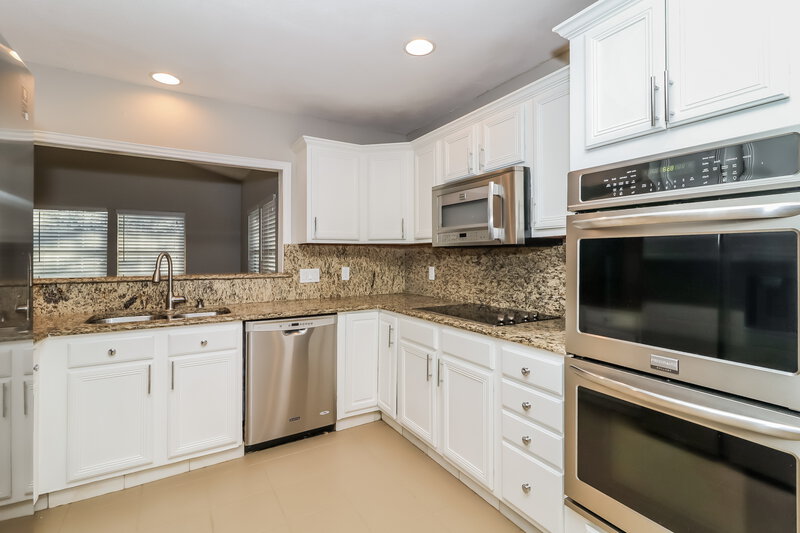 2,445/Mo, 2715 Hilldale Blvd Arlington, TX 76016 Kitchen View